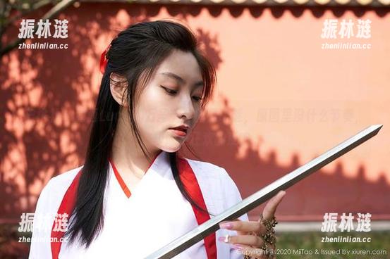 蜜桃社 - 露西Lucy的万圣节企图是个谜，原图里没什么节奏，图集却像是狂欢的反响。