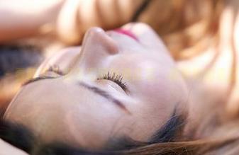 蜜桃社 – 看韩贝贝如何用网袜和高清，编织她的资源宇宙！
