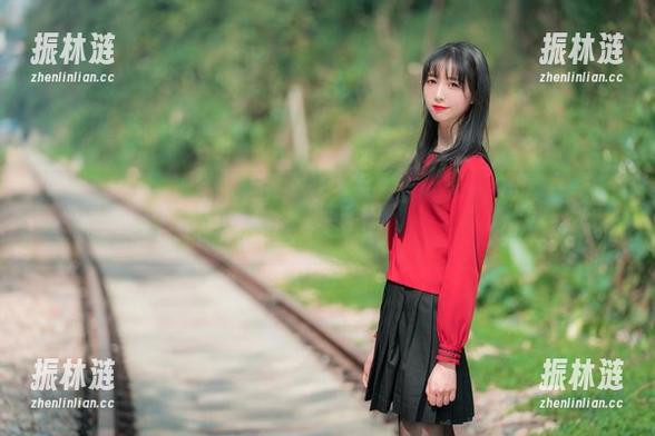 西呱呀呀呀的作品集：双人百合的温柔，但原图里又藏着什么呢？