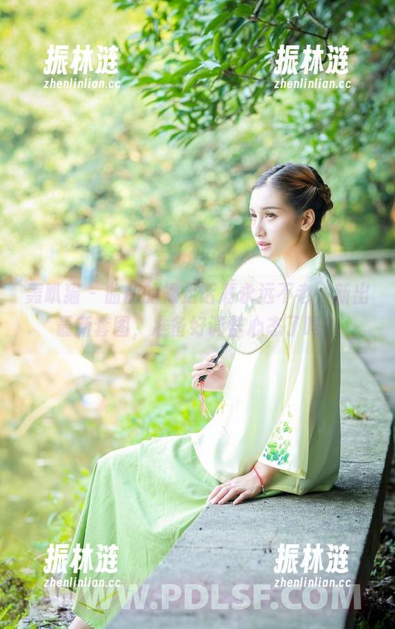 轰趴猫-曲曲 轰趴猫 - 曲曲的裸足话题永远不老,新出最新套图,准备好调整心态了吗?