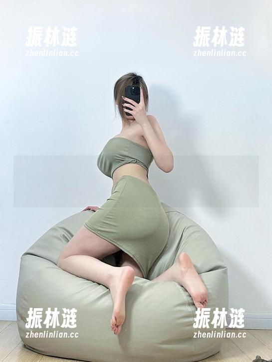 微密圈 - 这一幕真具氛围，醇子小姨的灰色丝袜图片你一定不能错过啦！