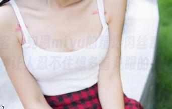 青豆客 – 宛恩miyu的精选肉丝系列，有一种让人忍不住想多看几眼的魔力。