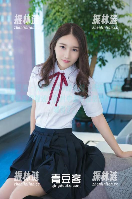 青豆客 - 尤美Yumi的私拍，连衣裙轻轻松松掌控视线，图片中那个自信的样子太吸引了。