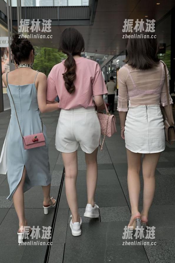 魔镜街拍-婷婷 魔镜街拍 - 午后阳光下,婷婷的灰裙包臀套图,真的是绝了,薄丝完美!精选的也太好看了吧。