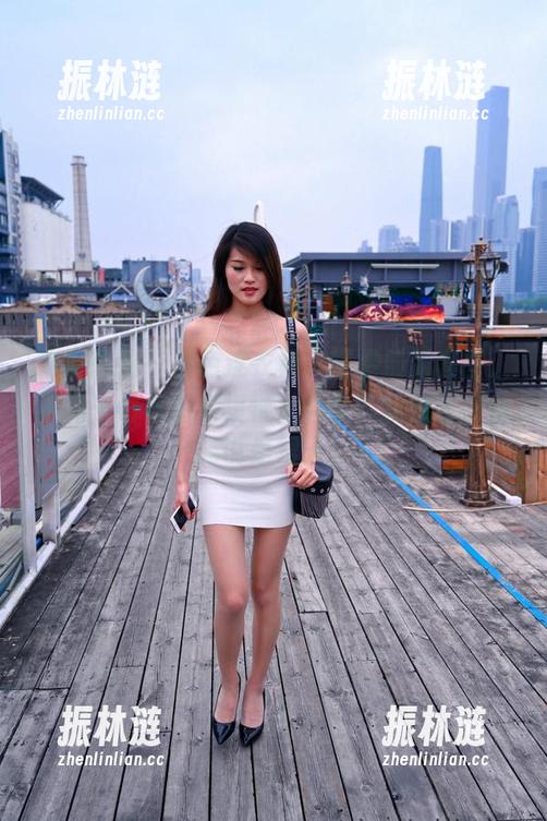 魔镜街拍 - 白色连衣裙，楼楼最新套图：是裙子好看还是模特太会卖？我想每次都能说是裙子。